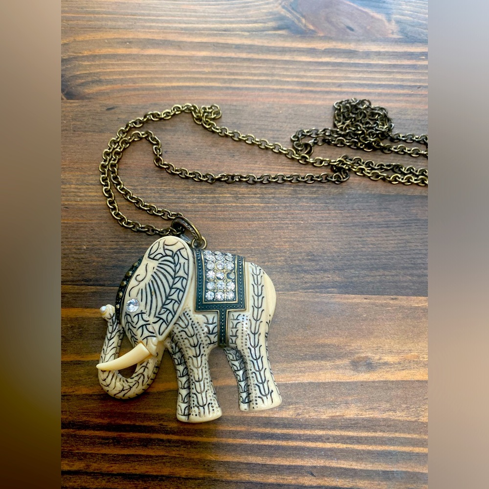 Vintage Carved Resin Ivory Elephant
Pendant Rhinestones 33" Chain necklace